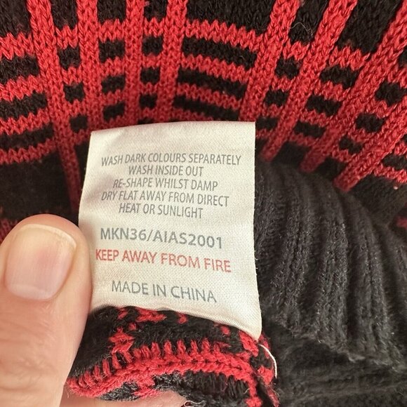 Another Influence Men’s Red Plaid Crew Neck Knit Sweater Size Medium Casual - Picture 6 of 6